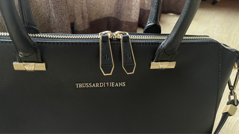 Оригинална чанта Trussardi