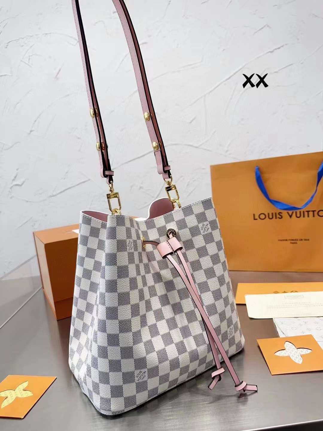 Geantă elegantă pentru femei  Louis Vuitton 0508