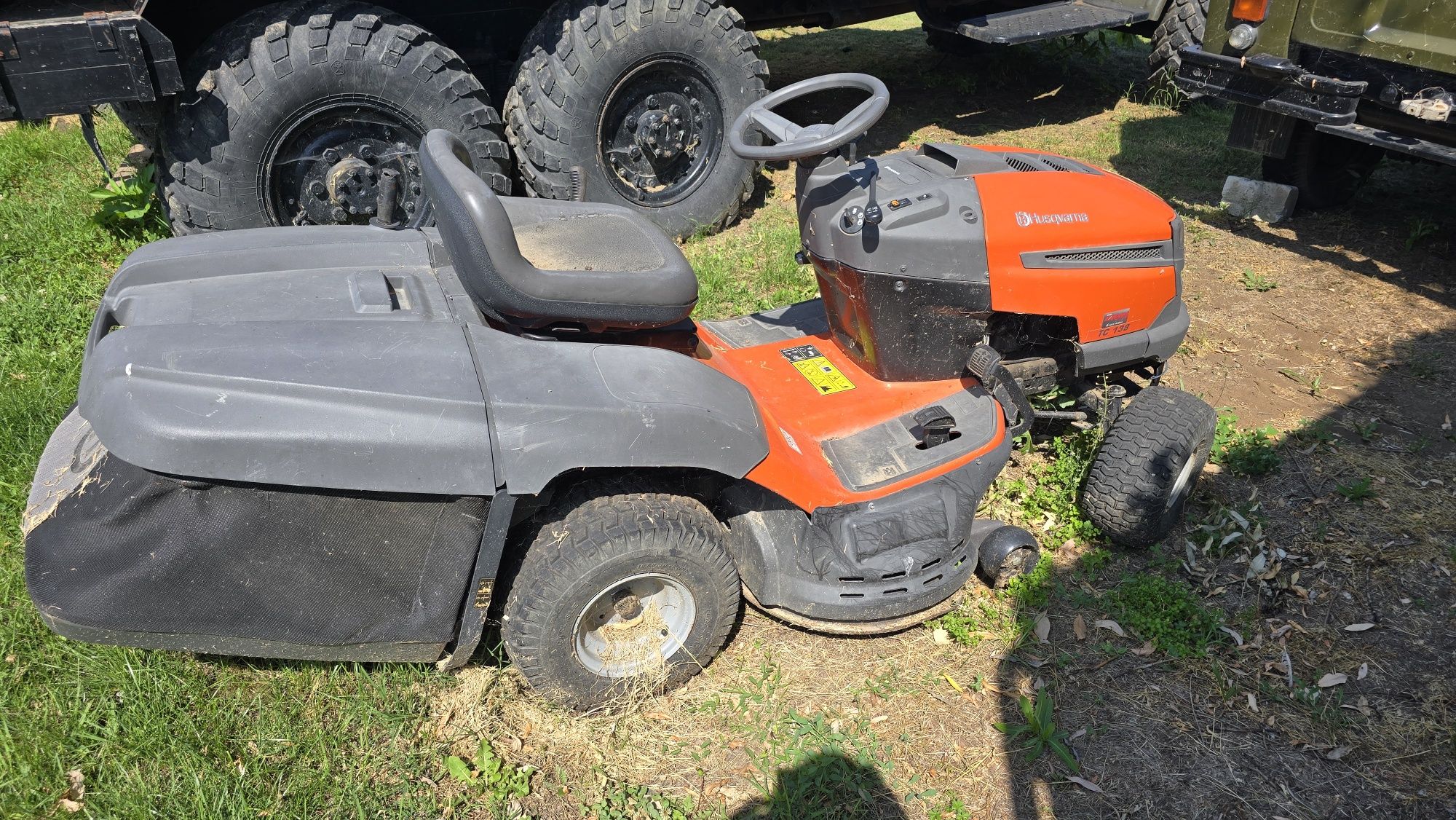 Husqvarna TC 138 Tractoras Gazon