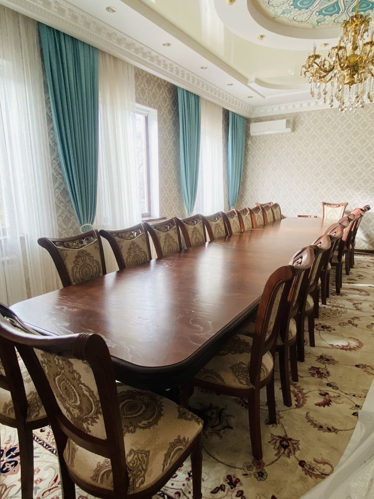 Гостевой стол с стульями