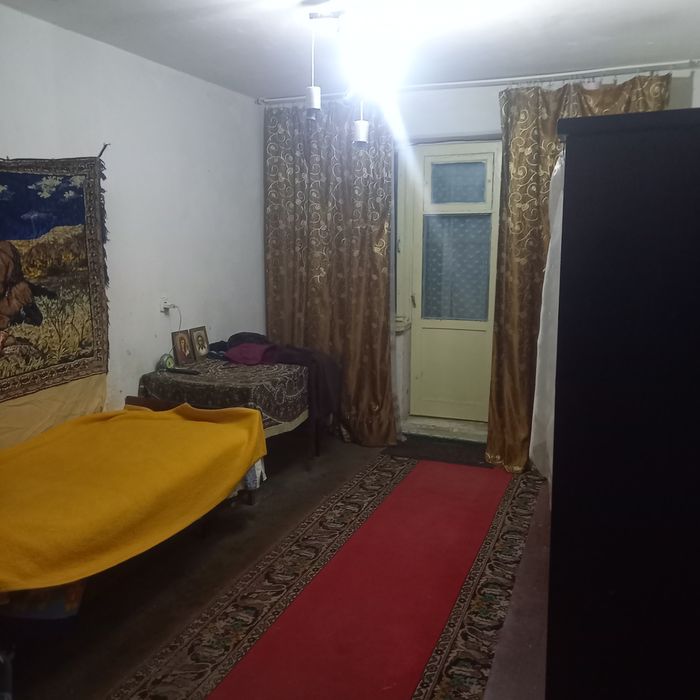 Октябрь бозор квартира 2 хонали сотилади