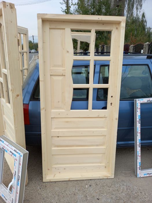 Usi, ferestre de lemn