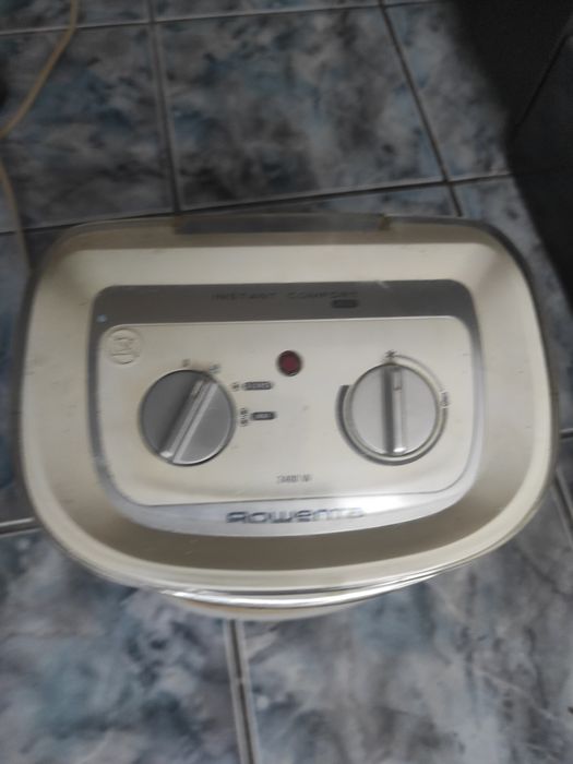 Aerotermă Rowenta termostatată, cu 2 trepte de căldură și o treapta pt