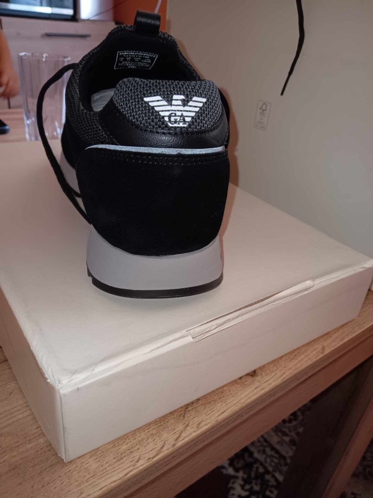 Чисто нови спортни обувки Emporio Armani