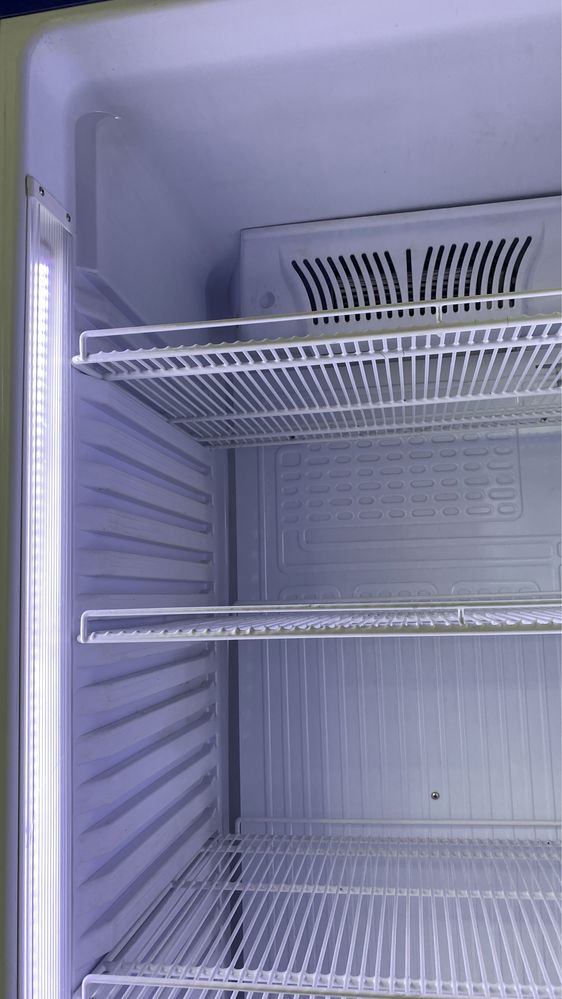 Vitrina frigirifica pentru doze, sucuri, bere, alcool