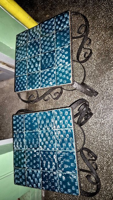 Măsuțe cafea și scaun birou.