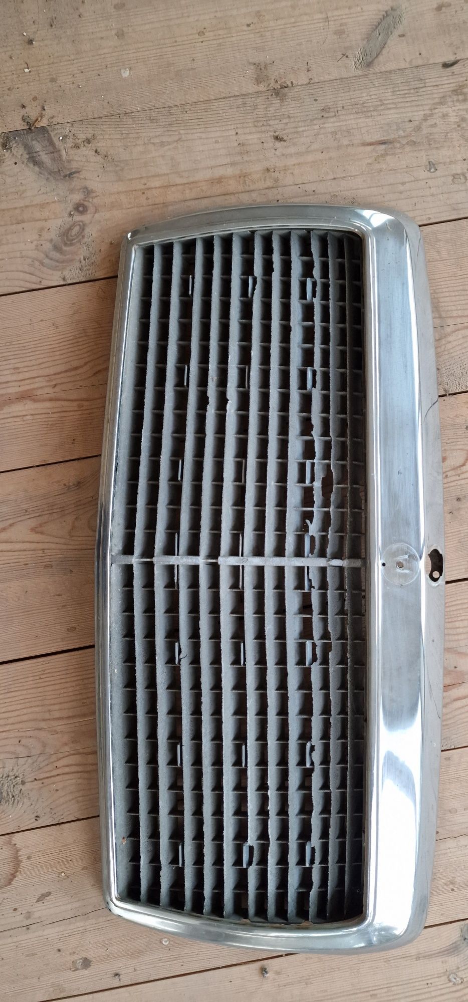 Решетка от Mercedes 124 .