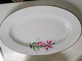 продълговата  чиния с цвете български порцелан