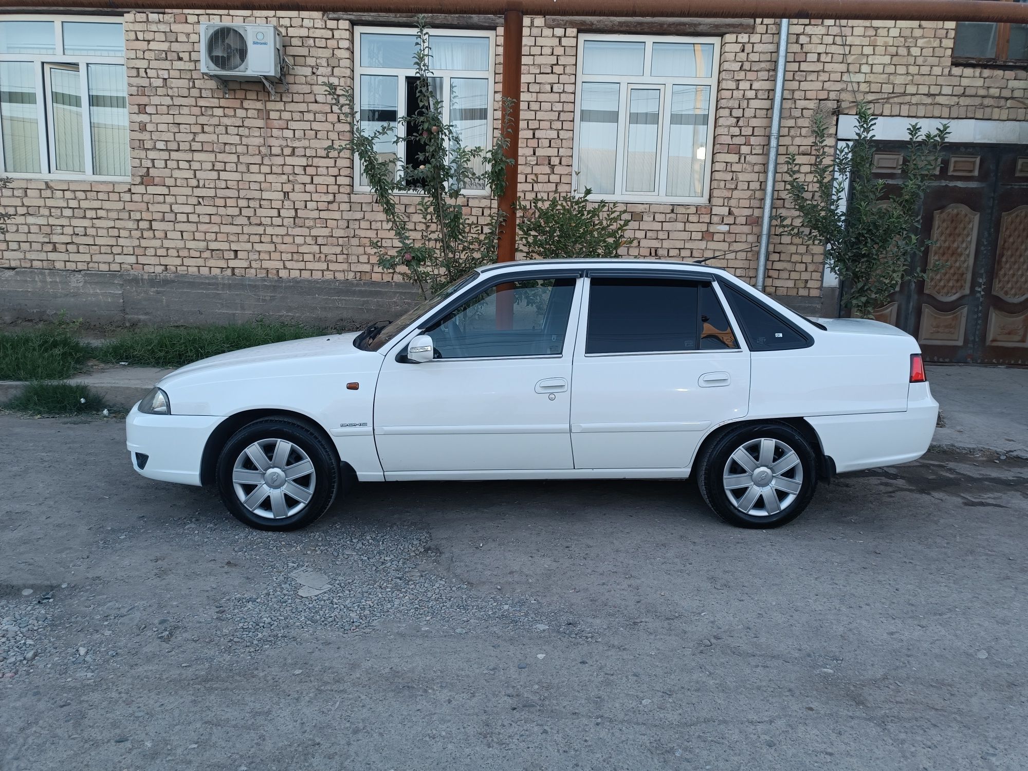 Nexia2 Dons 1.6 sotiladi