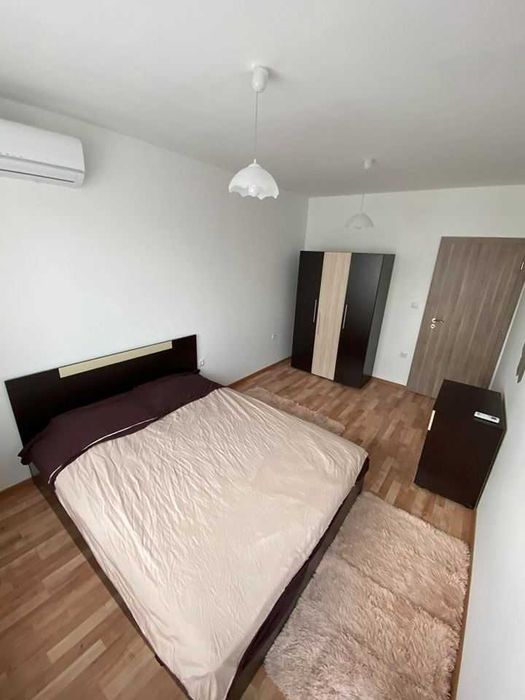 Тристаен Апартамент в Смирненски