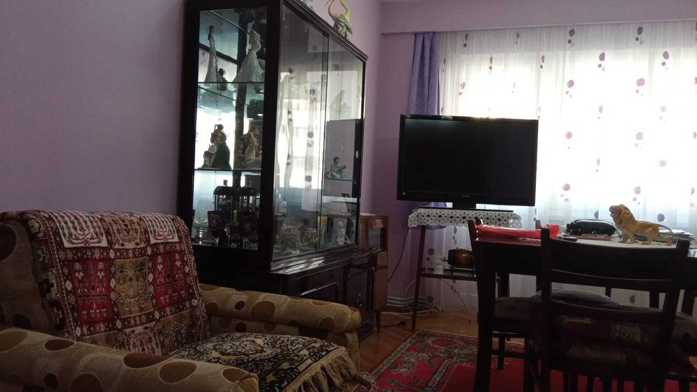 Apartament 3 camere decomandat, 4 din 4,ultracentral, Bacau