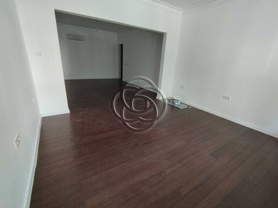 Дава се под наем Офис в София, Център - 132 кв.м за 1000 € - Снимка #1