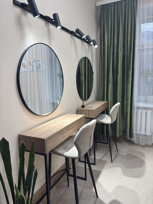 Сдам стол для бровиста или визажиста