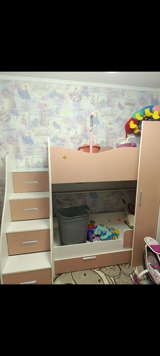 Продаётся двухэтажная кровать детская кровать из хорошего материала