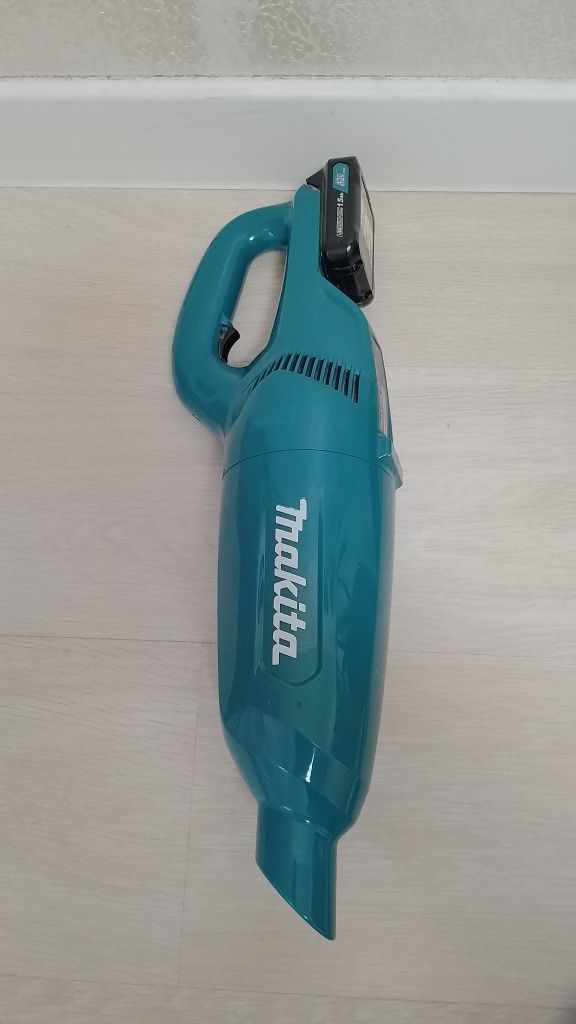 Продам пылесос Макита-12v. Адрес 12мкр