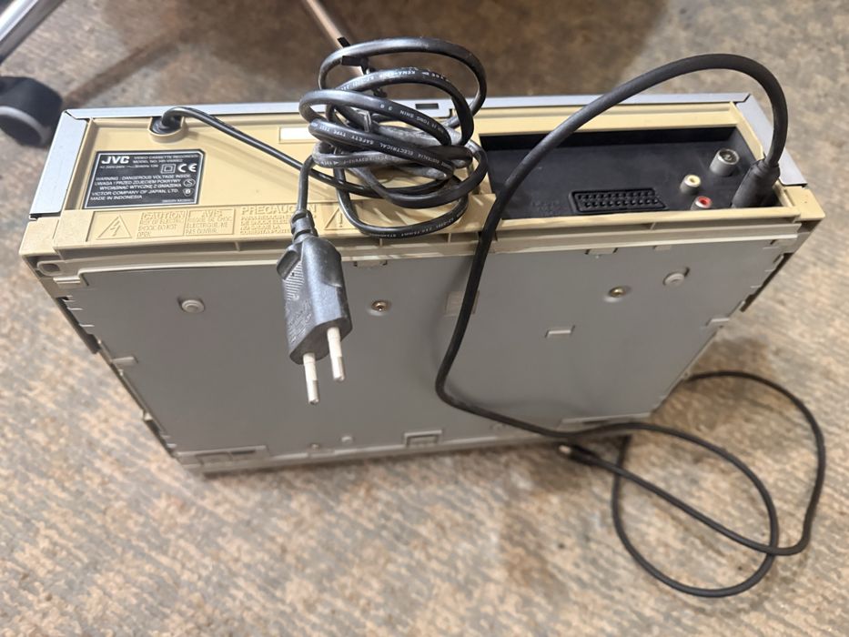 jvc видеокасета “не работи” с вдички кабели без оригинална курия