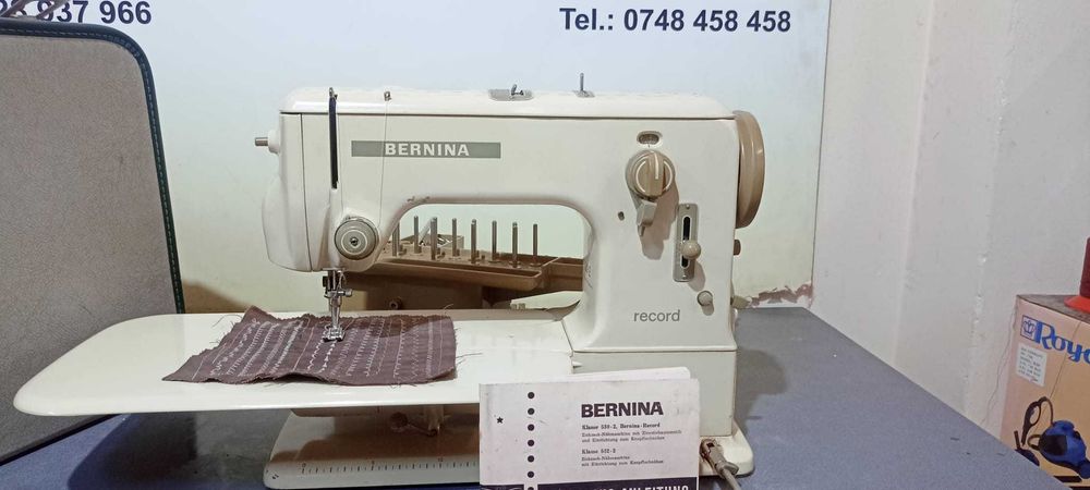 Masina de cusut Bernina Record cu tija de acctionare la genunchi