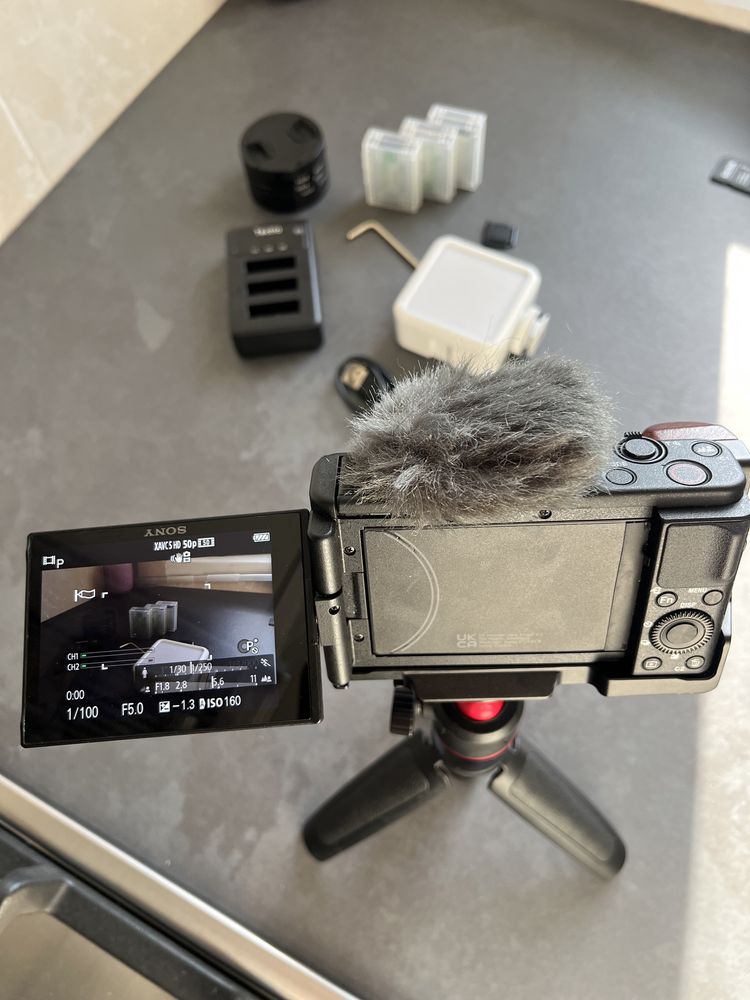 Sony ZV-1 - Vlog Set - Garantie Sony 2 Ani