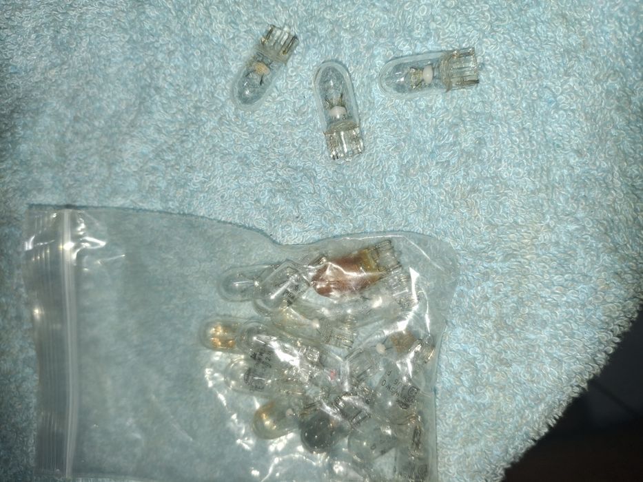 Becuri led si halogen auto sau moto