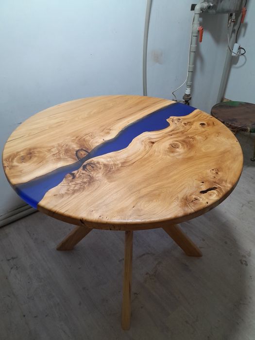 Продаю стол обеденный