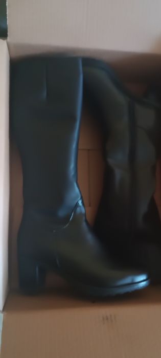 Зимние   сапоги продаются
