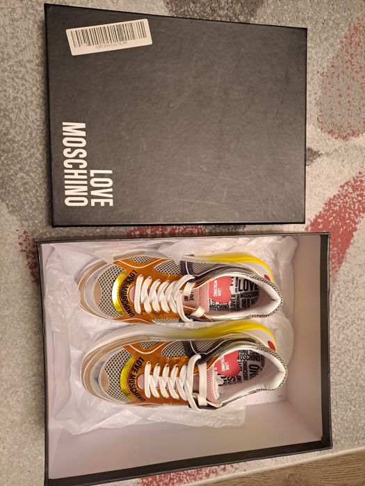 Sneakers Love Moschino