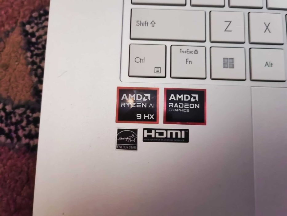 Urgent Laptop ASUS Zenbook S AMD Ryzen AI 9 HX 370 32GB 1TB Windows 11