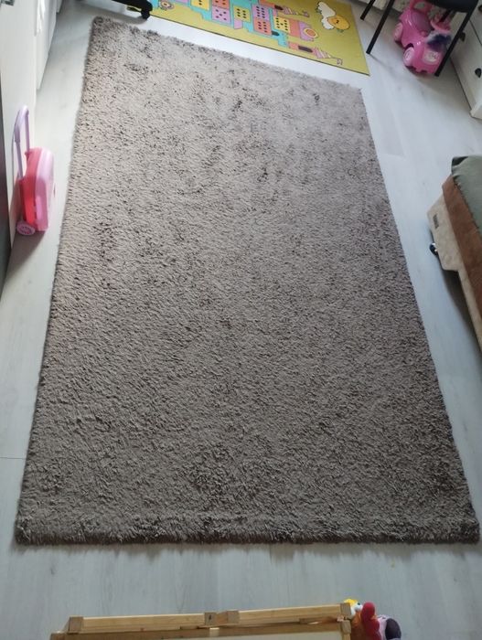 Covor de cameră maro