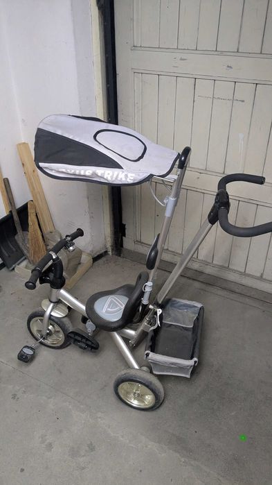 Детска триколка със сенник