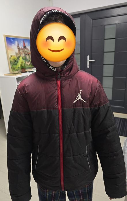 Vând geaca Jordan stare foarte bună marime 10-12 ani (132-147cm)