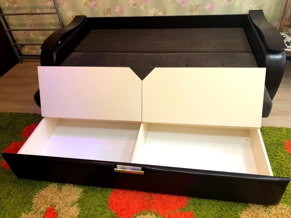 продается кожаный диван