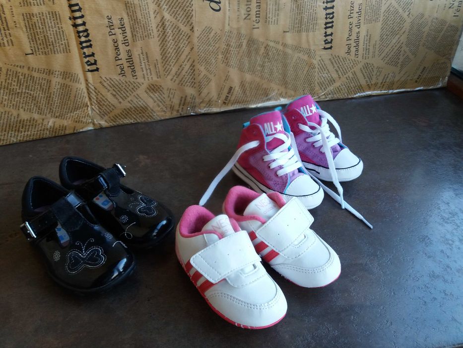 буйки,пантофки,бебешки обувки Adidas,Converse,Clarks,ном.18/21 НОВИ!