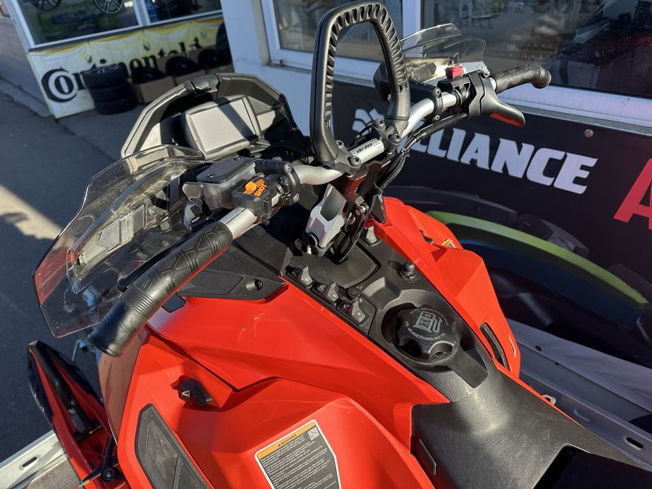 Snowmobil SKI-DOO SUMMIT X TNKN 123kw cu turbo