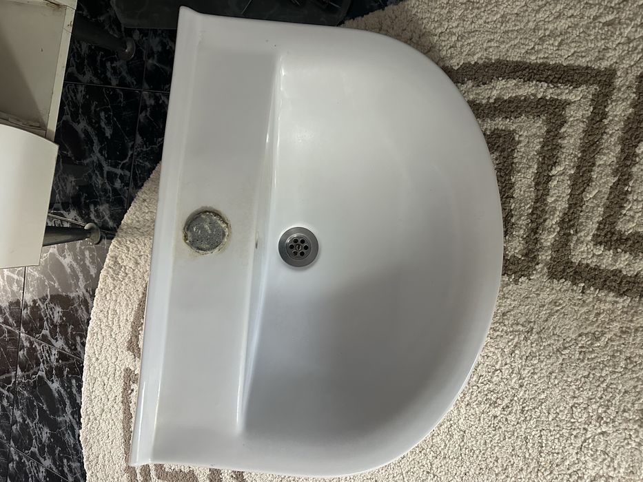 Chiuveta si etajera baie