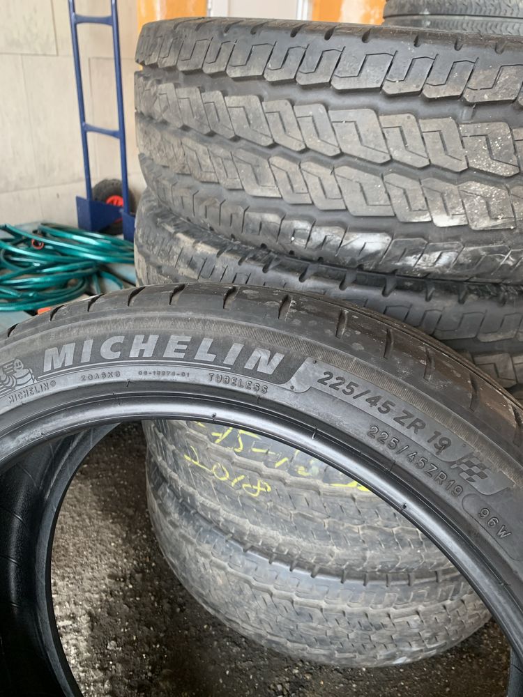 225/45/19 Set Michelin
