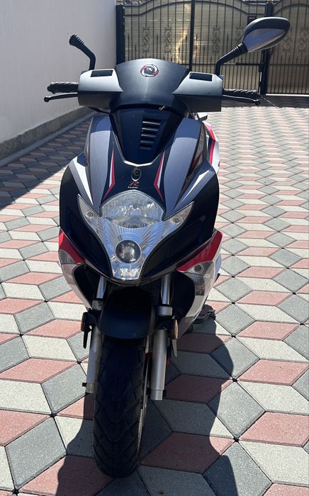 Motocicleta Yiben