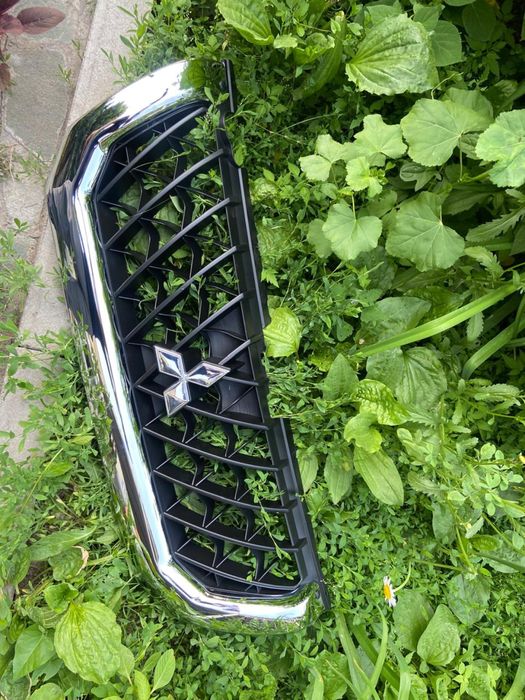 Решетка радиатора Montero Sport Тайвань