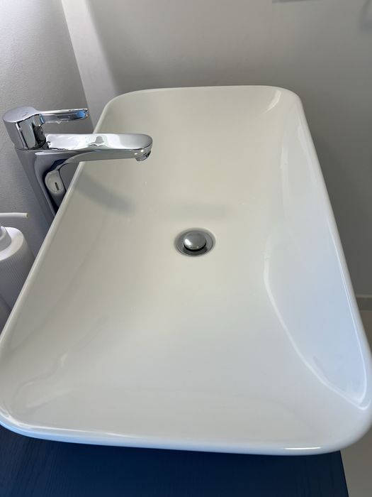 Lavoar alb baie pe blat