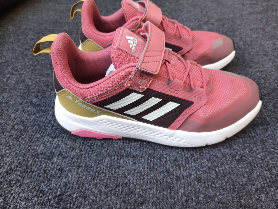 маратонки Adidas  размер 37½