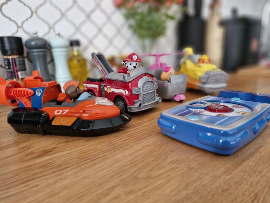 Vând set de cățelușilor de la paw patrol fără tableta lui Ryder