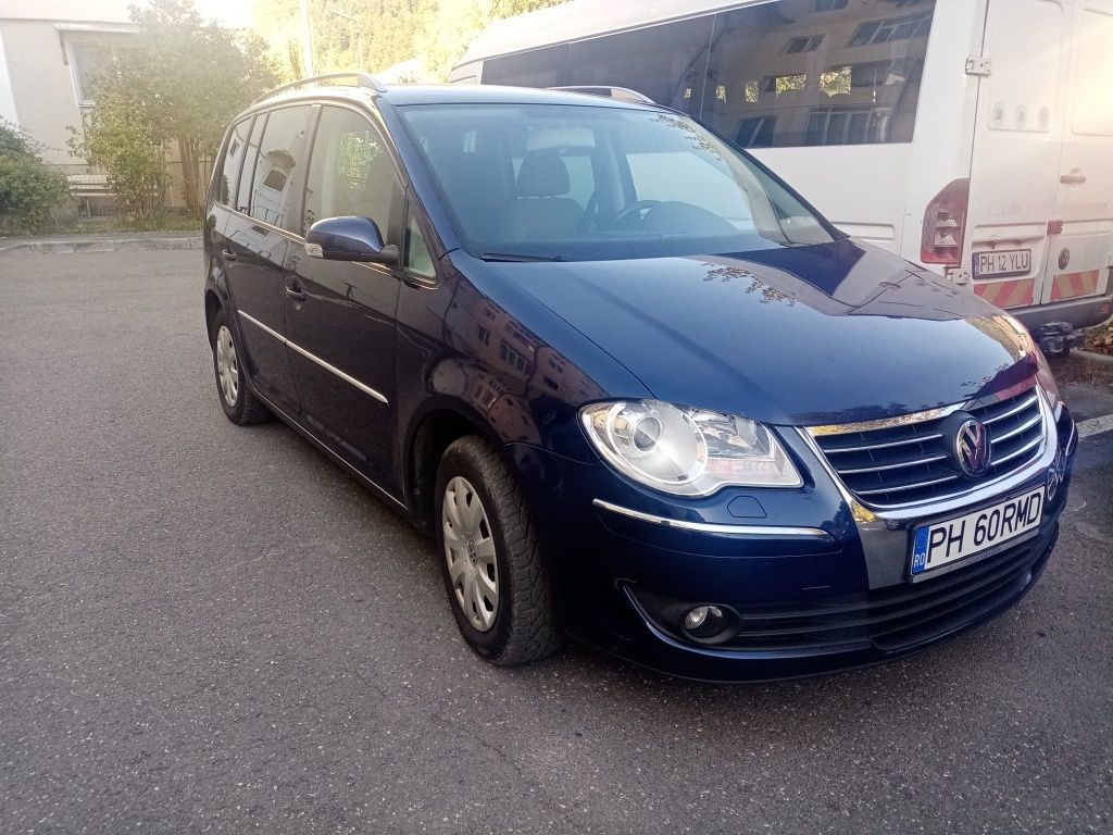 Vând sau schimb Volkswagen Touran facelift