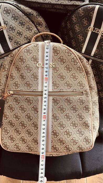 Раници и чанта Guess