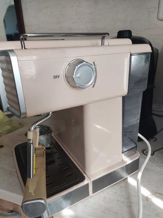 Кафе машина прави страхотно кафе гъст каймак