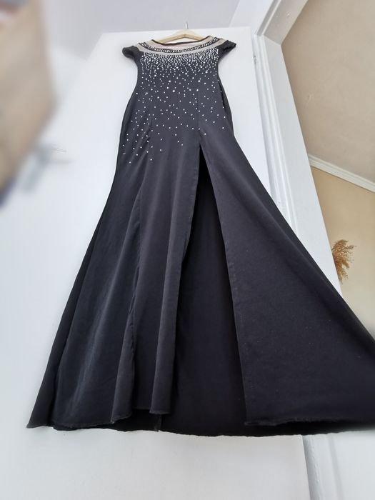 Официална черна рокля