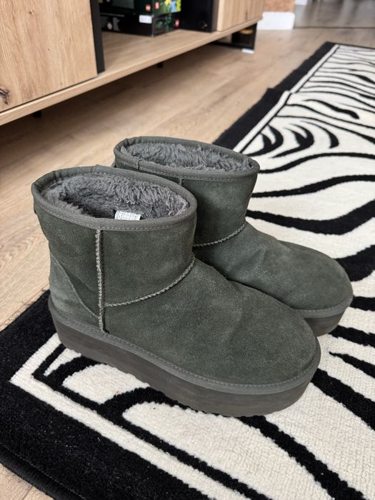 Cizme UGG mini, marimea 40