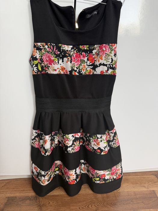 Лятна рокля размер С/М . Носена е 1-2 пъти