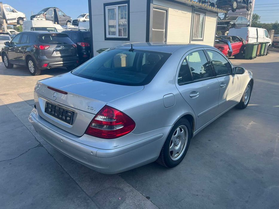 Mercedes E class w211 2.2 cdi automat usor Avariat