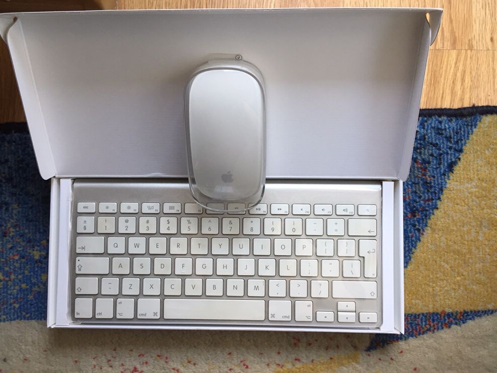 Mini Mac i5 hdd 500Gb cu tastatură și mouse