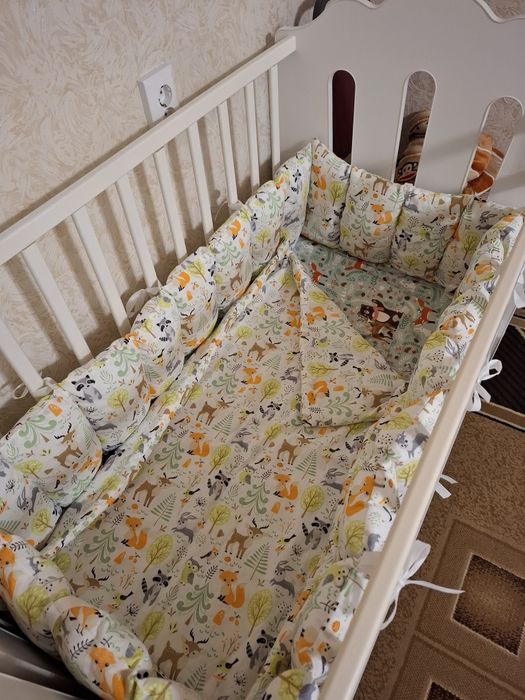 Бортики + одеялко + матрасик новый + простынь на резинке + кроватка