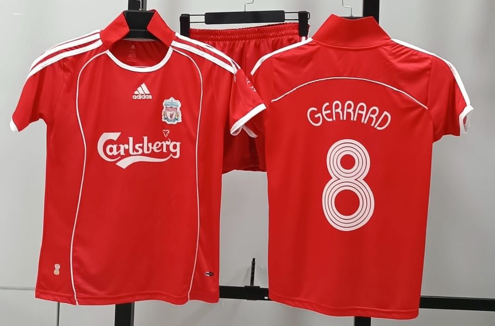 Детски екип на Стивън Джерард Ливърпул ретро модел 2006-2007!!!